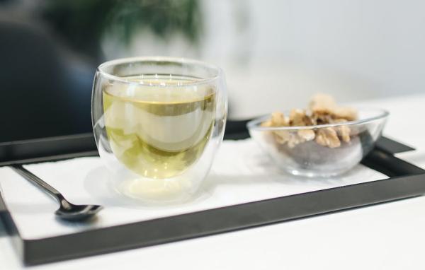 White tea with the flavor of coconut and passion fruit